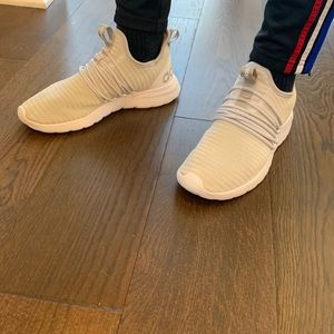 Mens 9.5 adidas racer adapts all white